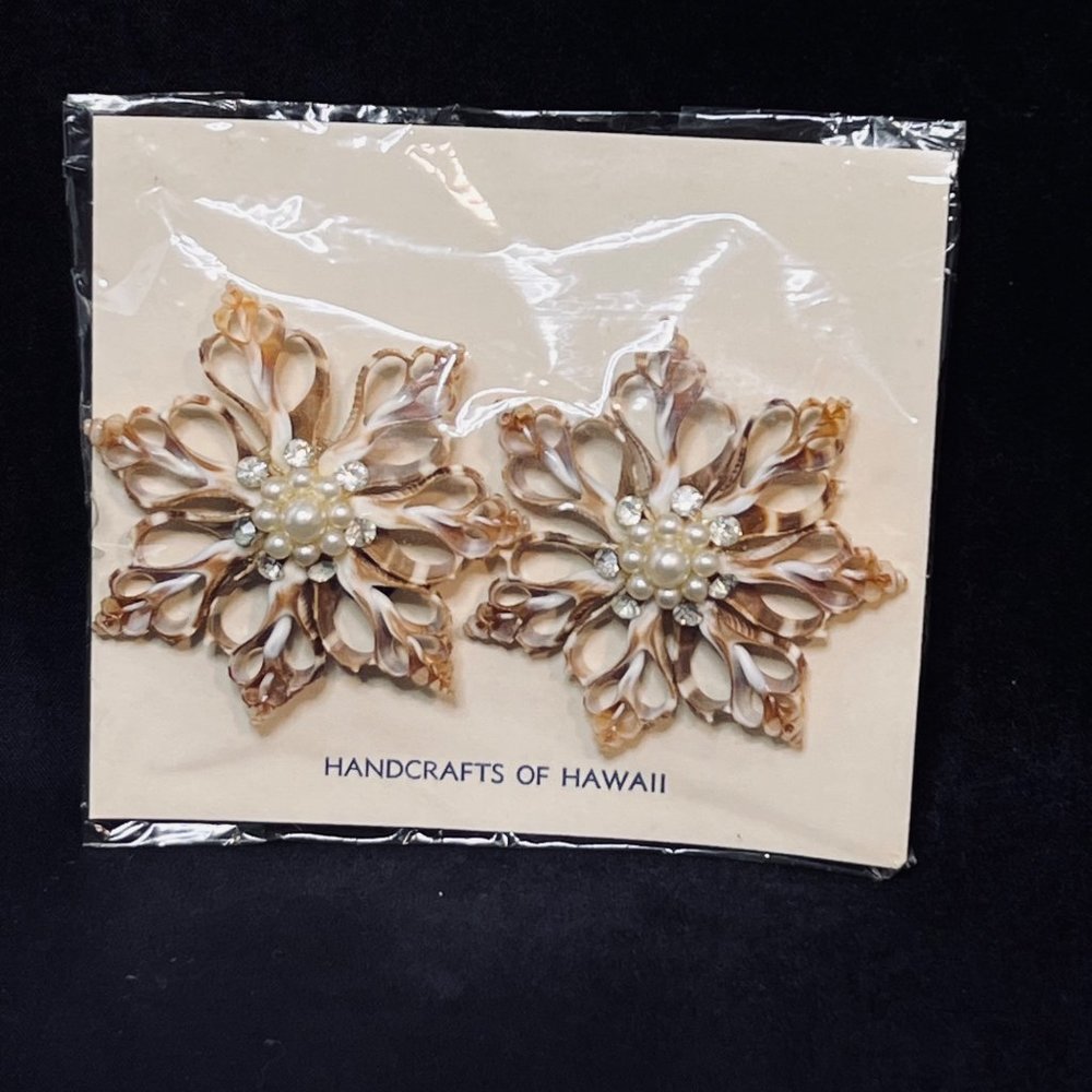 Native Handcrafts Silver Tone & Shell Screw Back Earrings Made In Hawaii (4910)